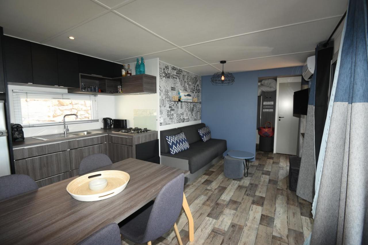 Mobil Home Vue Sur Mer - Racine 03 Saint-Raphael  Exterior photo